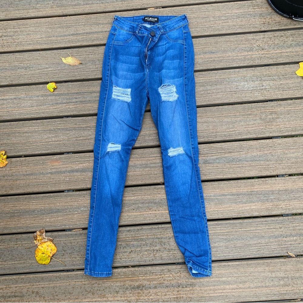 NWOT FITJEANS M Ripped Blue Skinny Jeans distressed